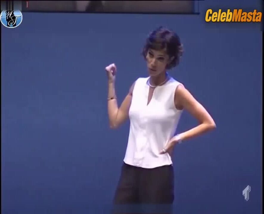 Maribel Verdu ’s Sexy Scene From Por Amor Al Arte - Photo 1 of 5 photo 2