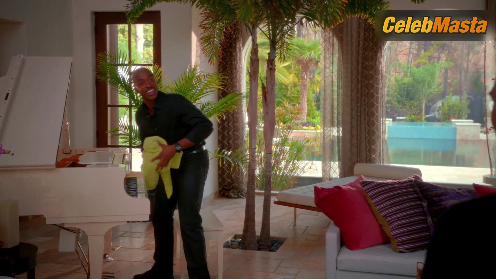 Roselyn Sanchez Booty, Tits Scene In Devious Maids - Photo 2 of 5 photo 4