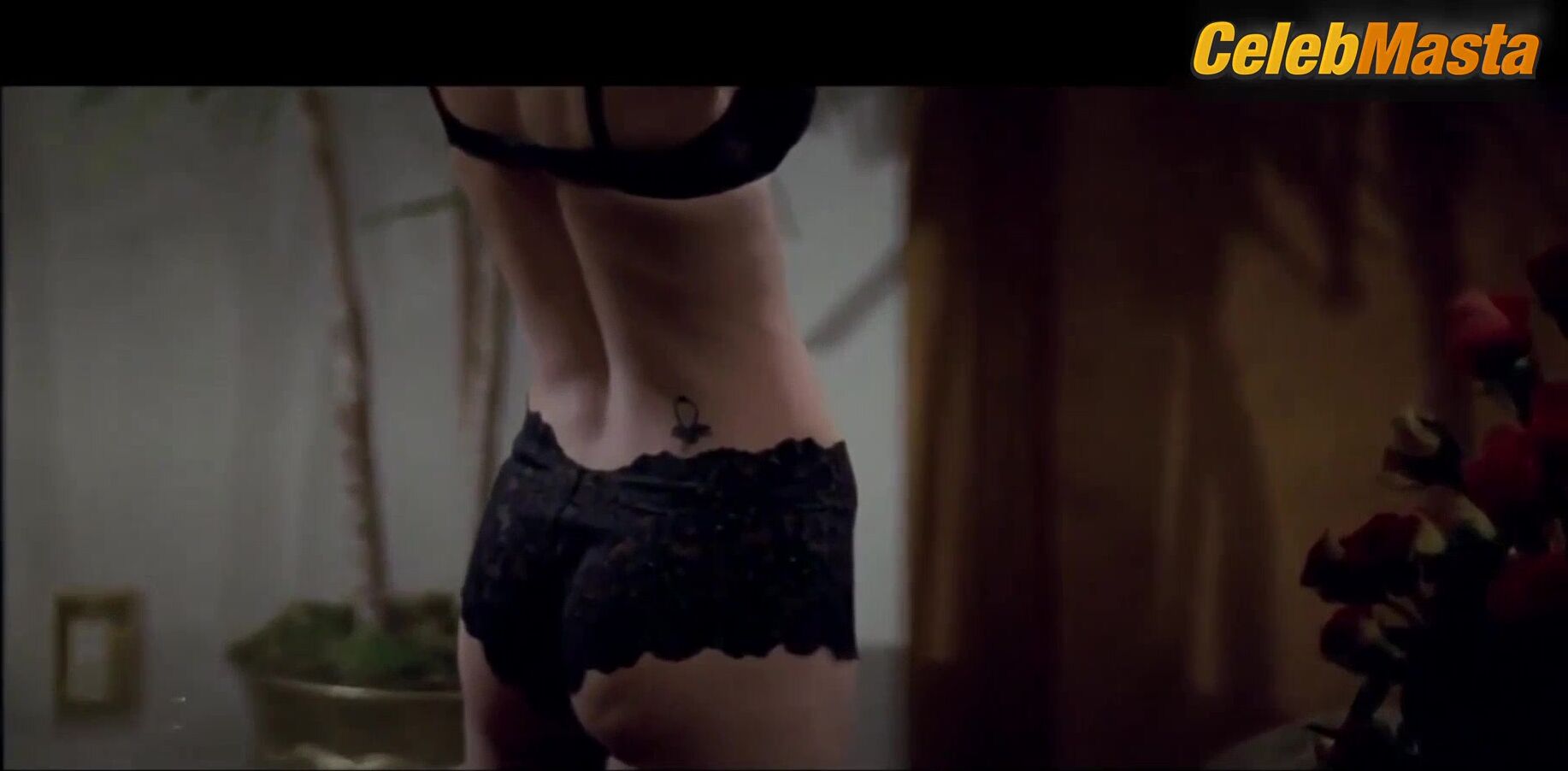 Roselyn Sanchez Racy Scene In Rush Hour 2 - Photo 1 of 5
