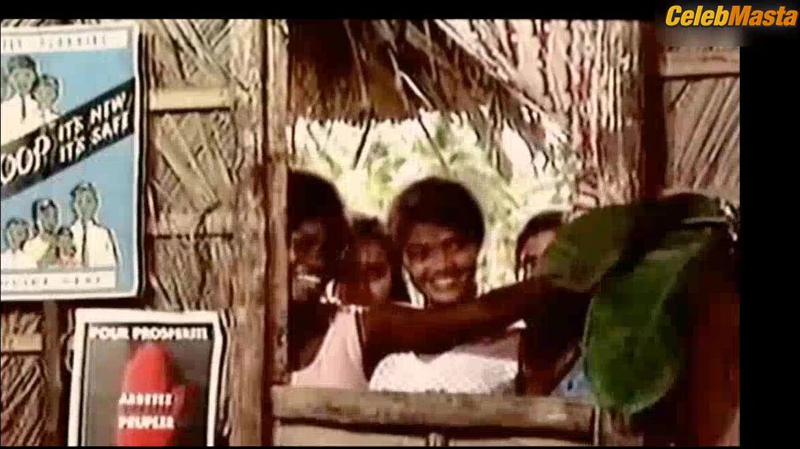 Laura Gemser Shows Butt, Breasts Scene In Amore Libero - Photo 2 of 5 photo 1