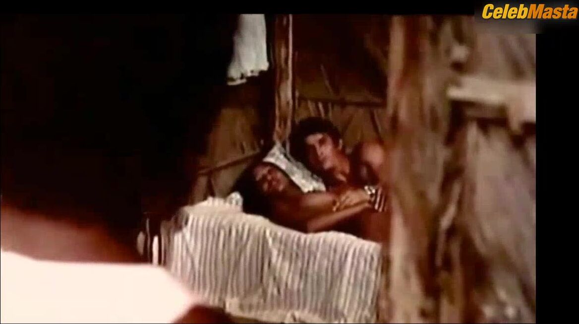 Laura Gemser Shows Butt, Breasts Scene In Amore Libero - Photo 2 of 5