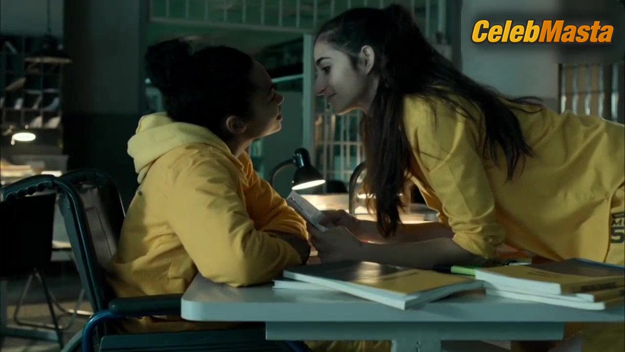 Alba Flores Berta Vazquez And Share A Lesbian Scene In - Photo 1 of 5 photo 2