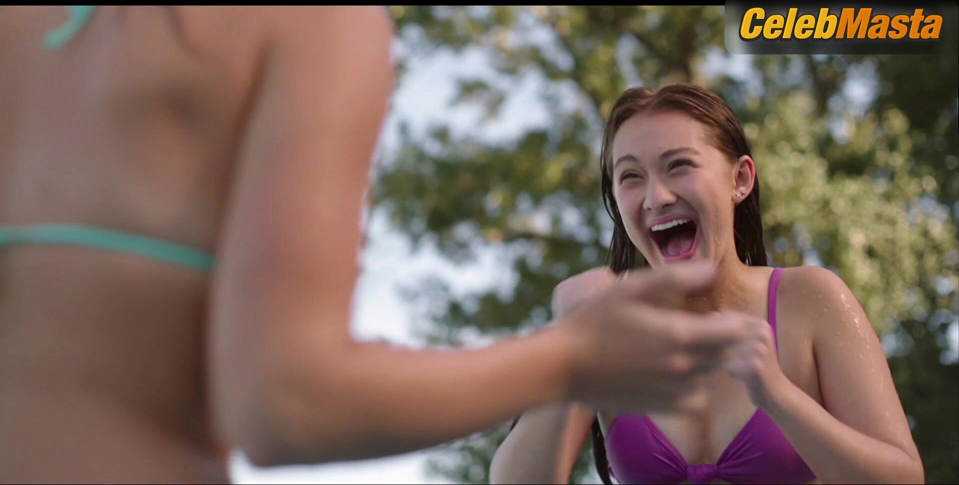 Lola Tung And Rain Spencer Bare Swimsuit Scene In The - Photo 2 of 5