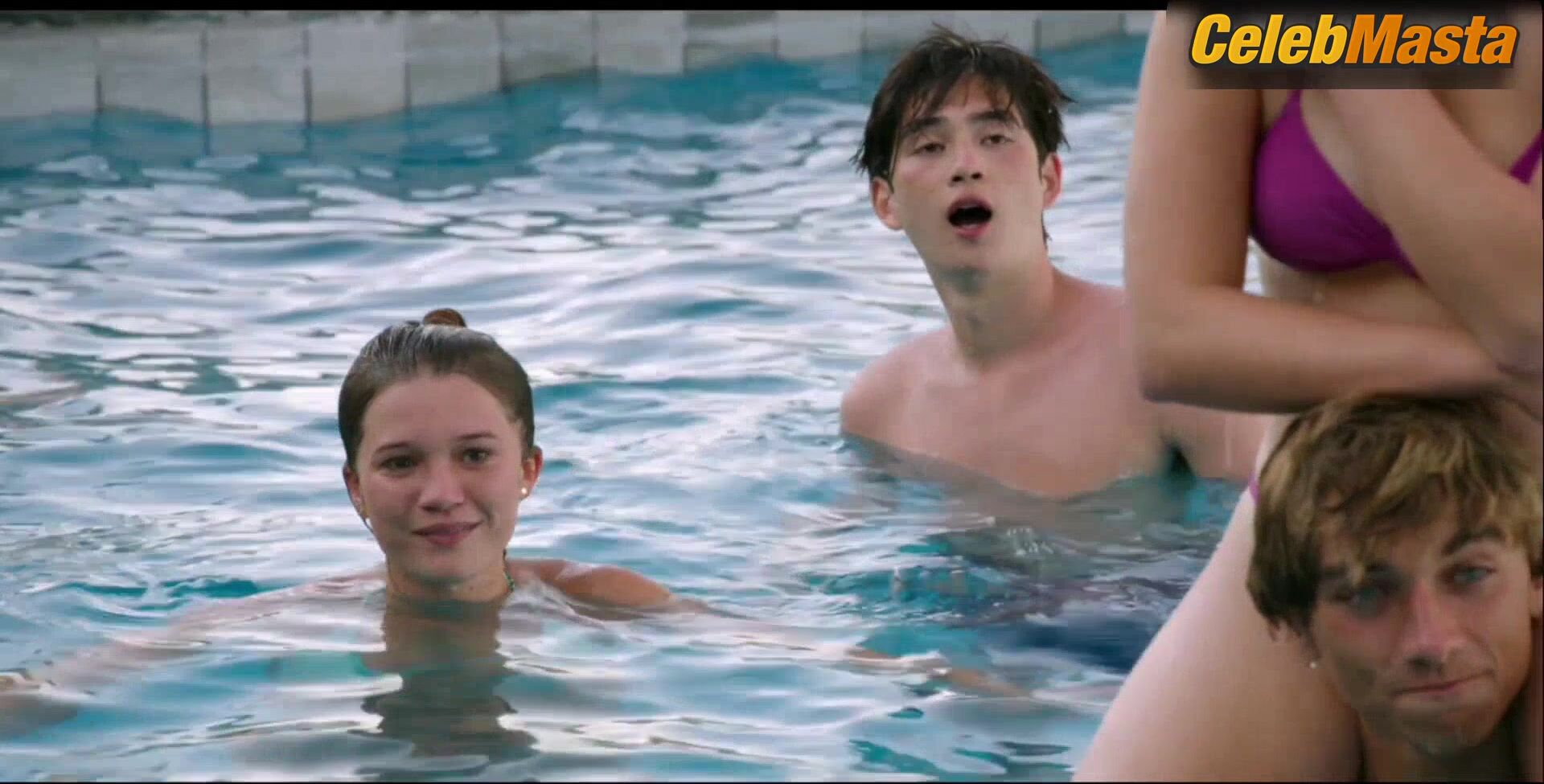 Lola Tung And Rain Spencer Bare Swimsuit Scene In The - Photo 2 of 5 photo 5