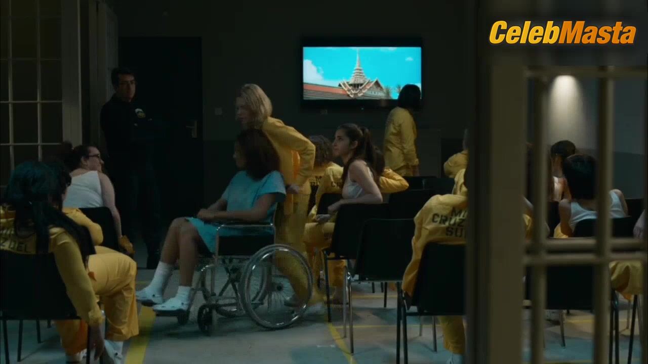 Alba Flores Flaunts Sexy Scene In Locked Up - Photo 2 of 5 photo 5