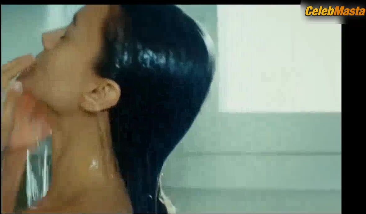Damla Sonmez Sexy Scene From Gullerin Savasi - Photo 5 of 5 photo 4