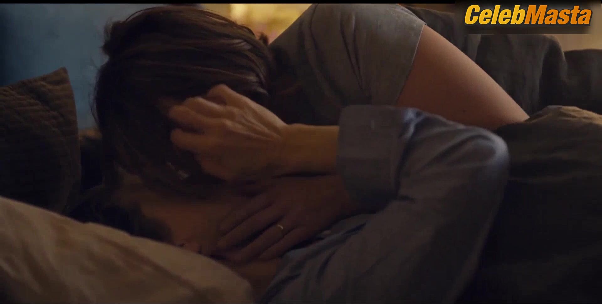 Keeley Hawes And Rya Kihlstedt’s Lesbian Scene From - Photo 1 of 5 photo 4