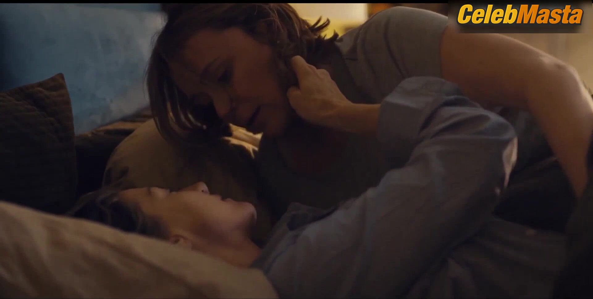 Keeley Hawes And Rya Kihlstedt’s Lesbian Scene From - Photo 1 of 5 photo 5