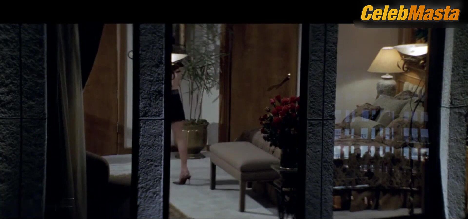 Roselyn Sanchez Sultry Scene In Rush Hour 2 - Photo 1 of 5 photo 2