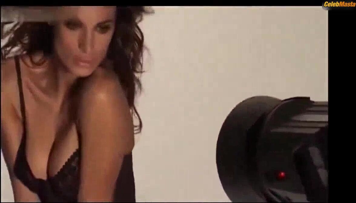 Elisabetta Canalis Bikini Scene In Making Of Supermax’s - Photo 4 of 5 photo 1