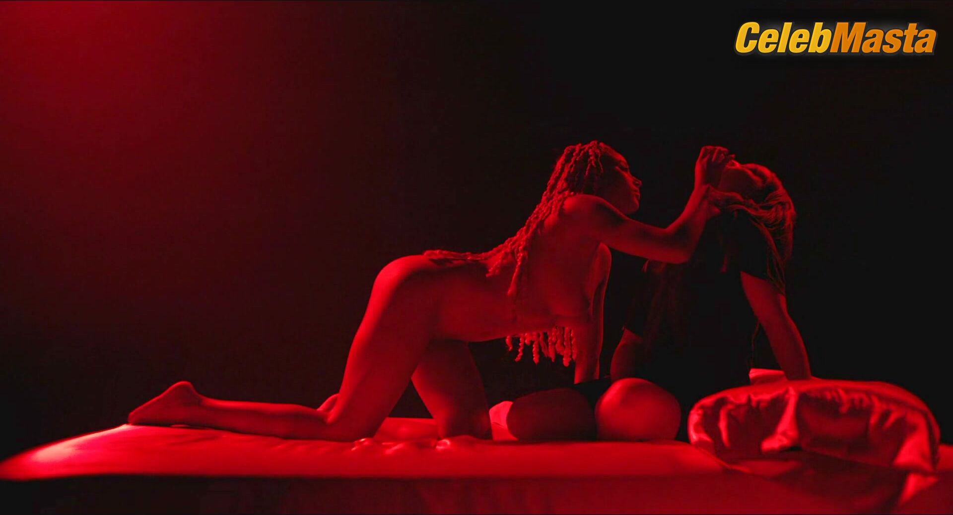 Amandla Stenberg And India Salvor Menuez Tits, Lesbian Scene - Photo 1 of 5 photo 4
