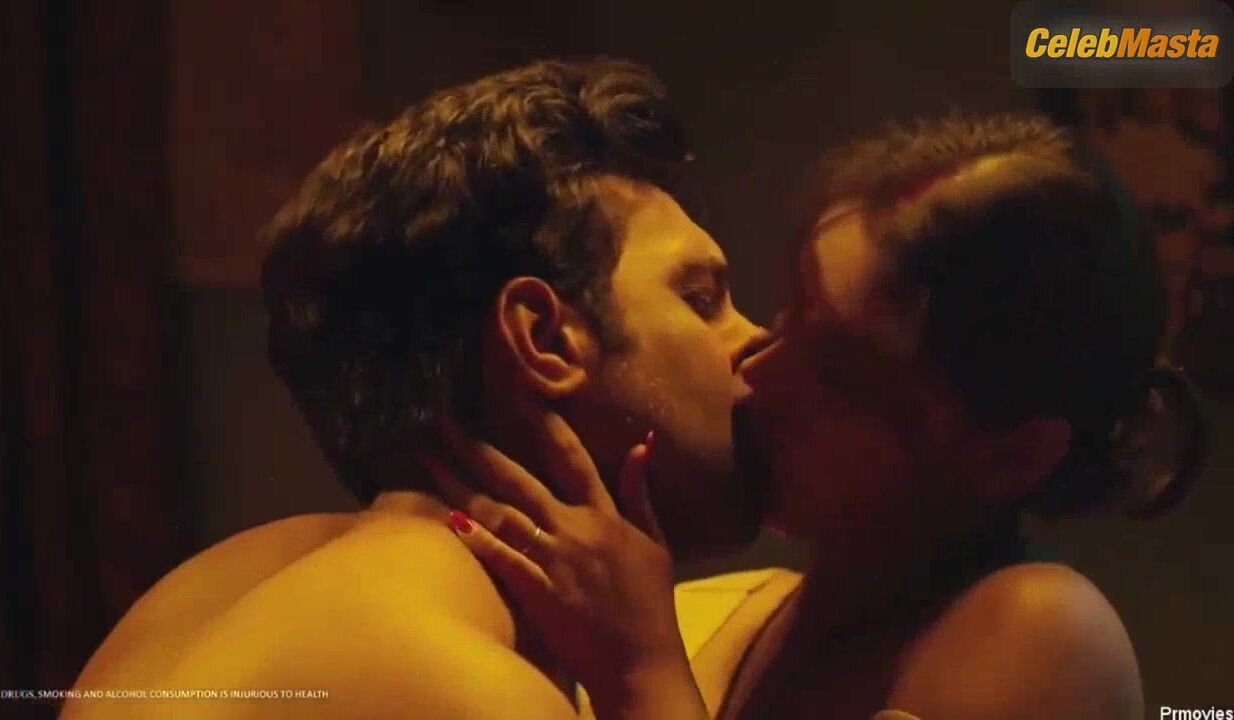 Sneha Paul Flaunts Butt And Breasts Scene In Charmsukh - Photo 2 of 5