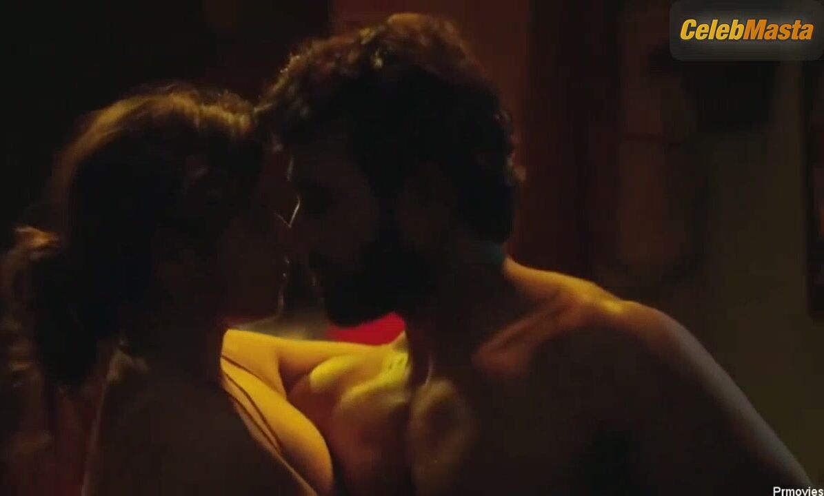 Sneha Paul Flaunts Butt And Breasts Scene In Charmsukh - Photo 2 of 5 photo 4