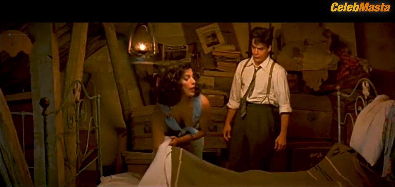 Maribel Verdu Bares Tits, Underwear Scene In Belle Epoque - Photo 5 of 5 photo 1