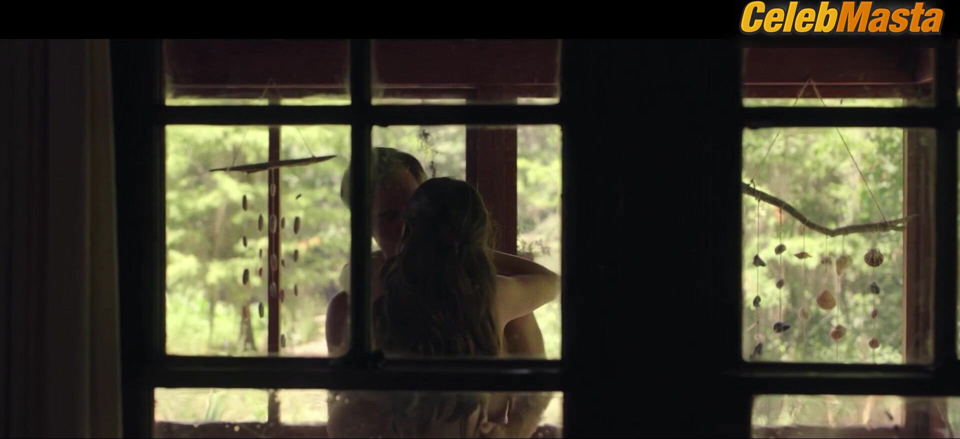 Daisy Edgar-jones Steamy Scene In Where The Crawdads Sing - Photo 3 of 5 photo 2