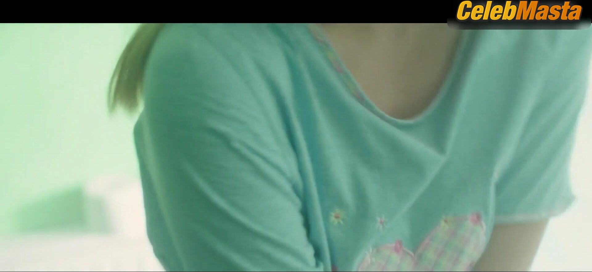 Daisy Edgar-jones Underwear Scene From Pond Life - Photo 2 of 5