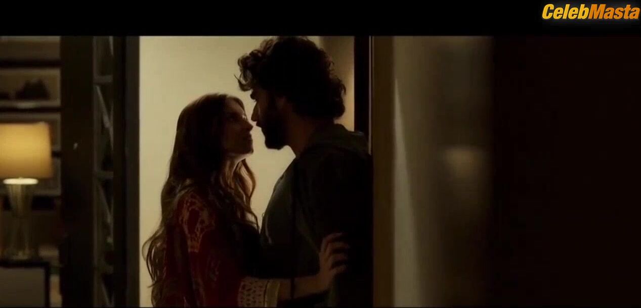 Tara Sutaria Tits Scene From Ek Villain Returns - Photo 1 of 5
