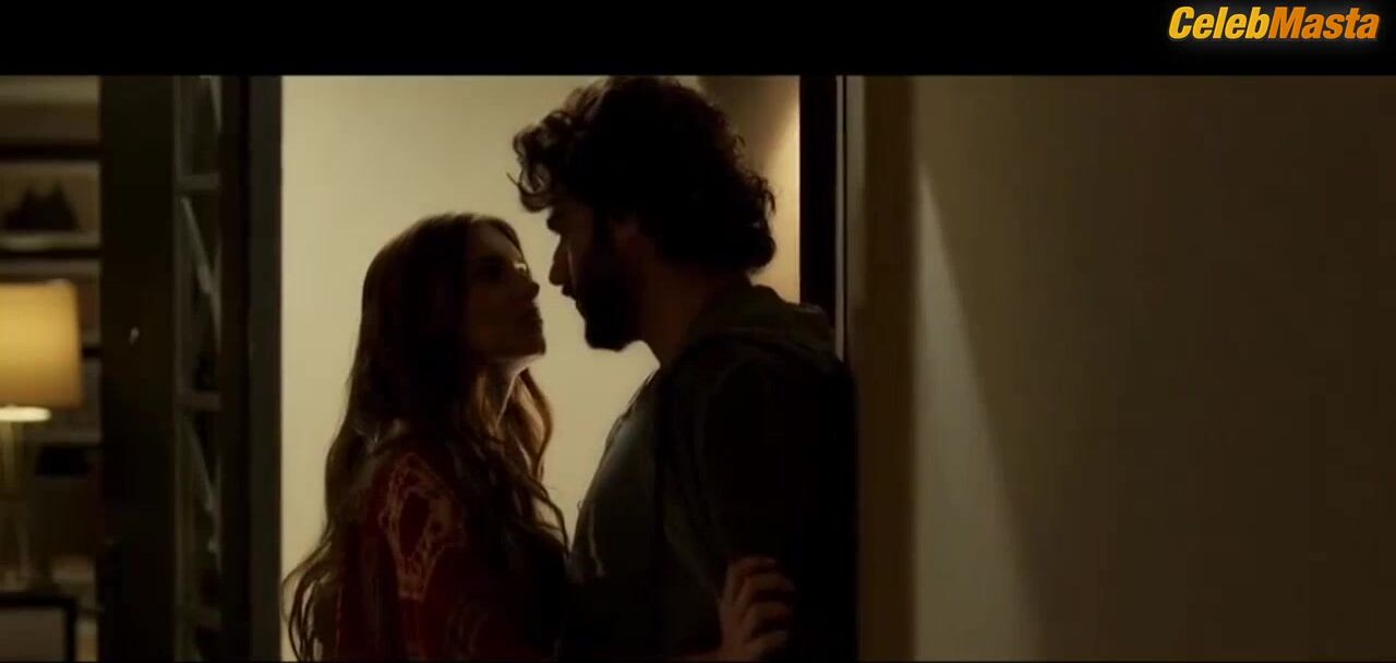 Tara Sutaria Tits Scene From Ek Villain Returns - Photo 1 of 5 photo 2