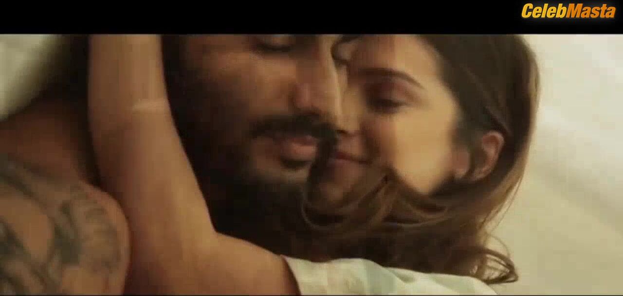 Tara Sutaria Tits Scene From Ek Villain Returns - Photo 1 of 5 photo 5