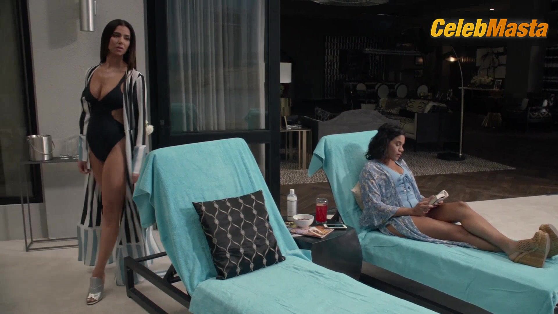 Roselyn Sanchez Sexy Scene From Grand Hotel - Photo 3 of 5 photo 1
