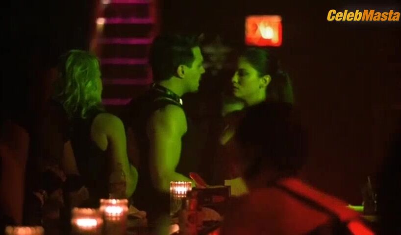 Jodi Lyn O'keefe Jodi Lyn O’keefe’s Tits Scene - Photo 1 of 5