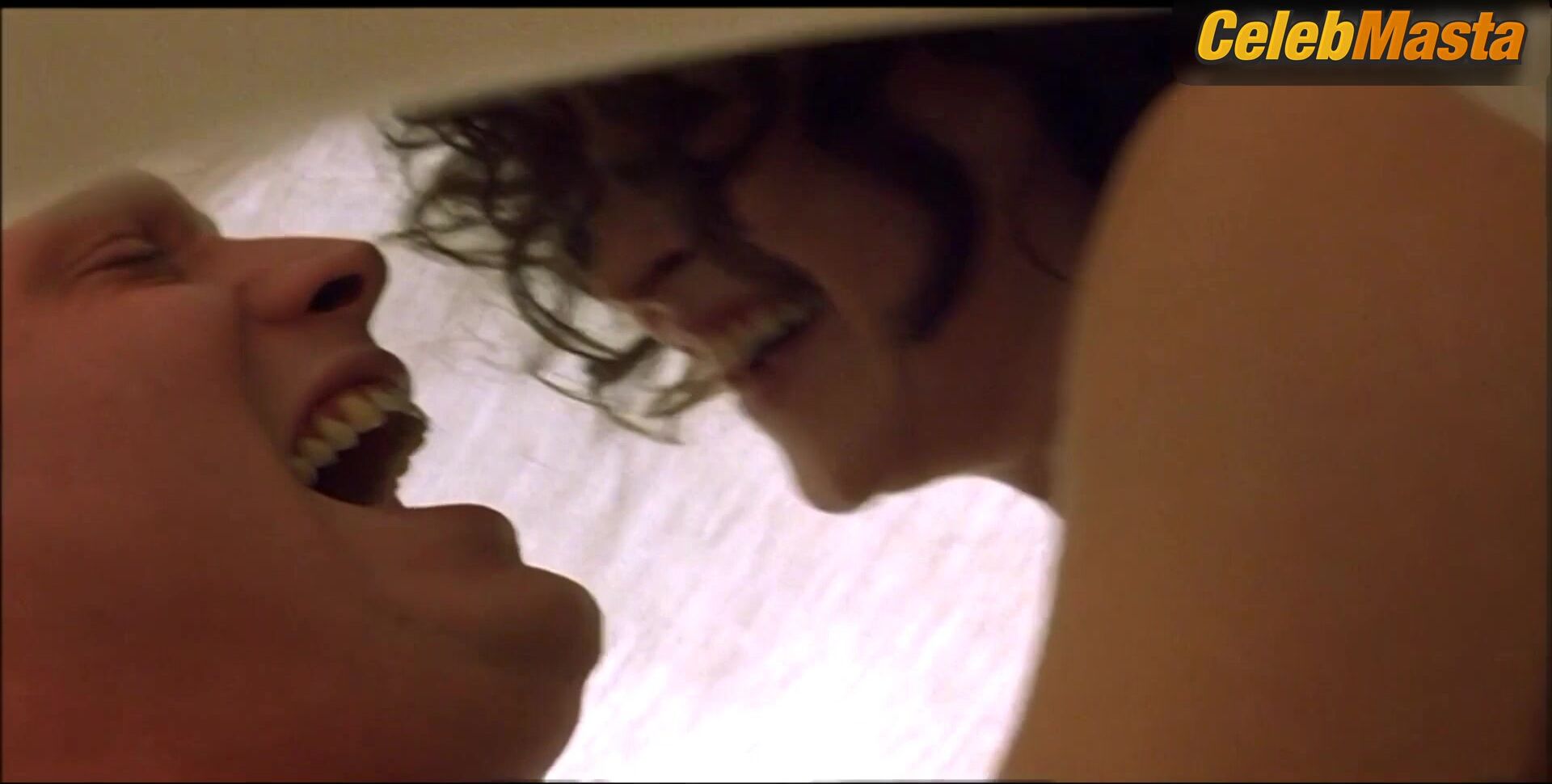 Helena Bonham Carter ’s Tits Scene From The Heart Of Me - Photo 2 of 5 photo 1