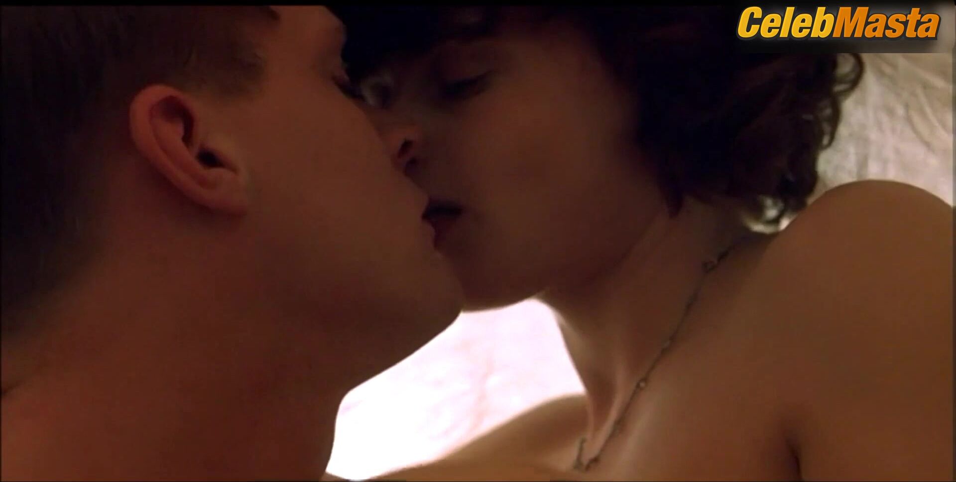 Helena Bonham Carter ’s Tits Scene From The Heart Of Me - Photo 2 of 5