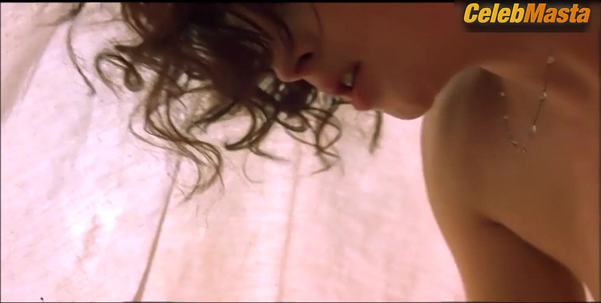 Helena Bonham Carter ’s Tits Scene From The Heart Of Me - Photo 2 of 5 photo 4