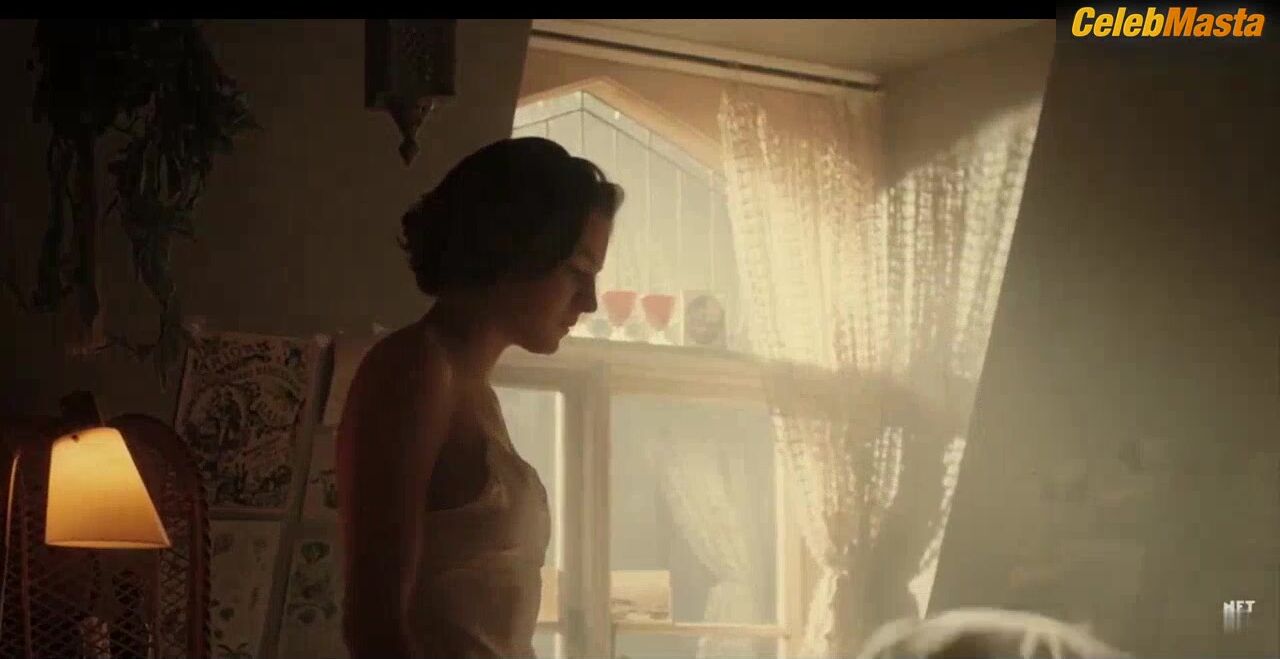 Emma Corrin Booty, Tits Scene In Pennyworth - Photo 1 of 5 photo 4
