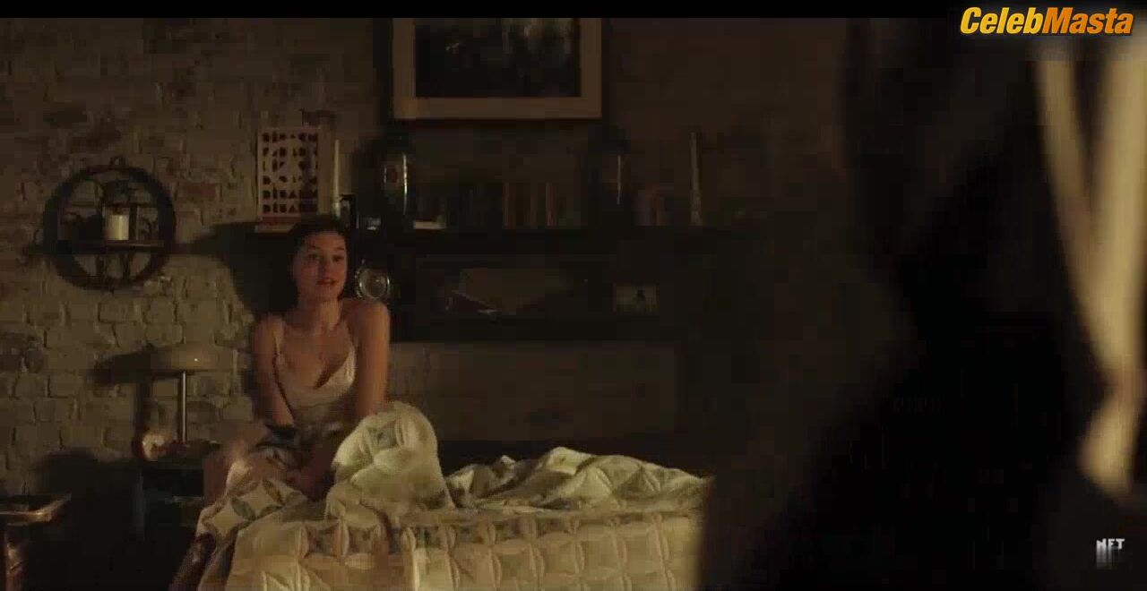 Emma Corrin Booty, Tits Scene In Pennyworth - Photo 1 of 5 photo 5