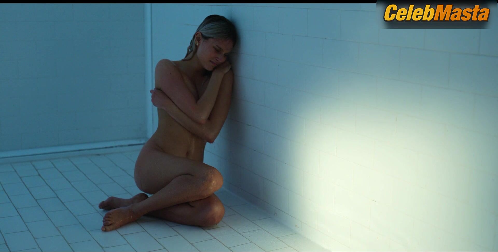 Valentina Zenere Bares Sexy Scene In Elite - Photo 1 of 5 photo 2