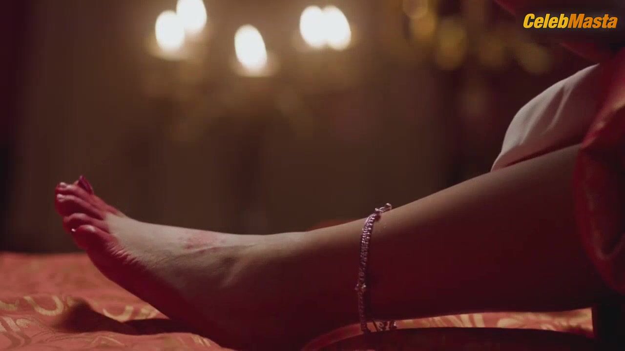 Madhurima Roy Shows Booty And Tits Scene In Fuh Se Fantasy - Photo 2 of 5 photo 4