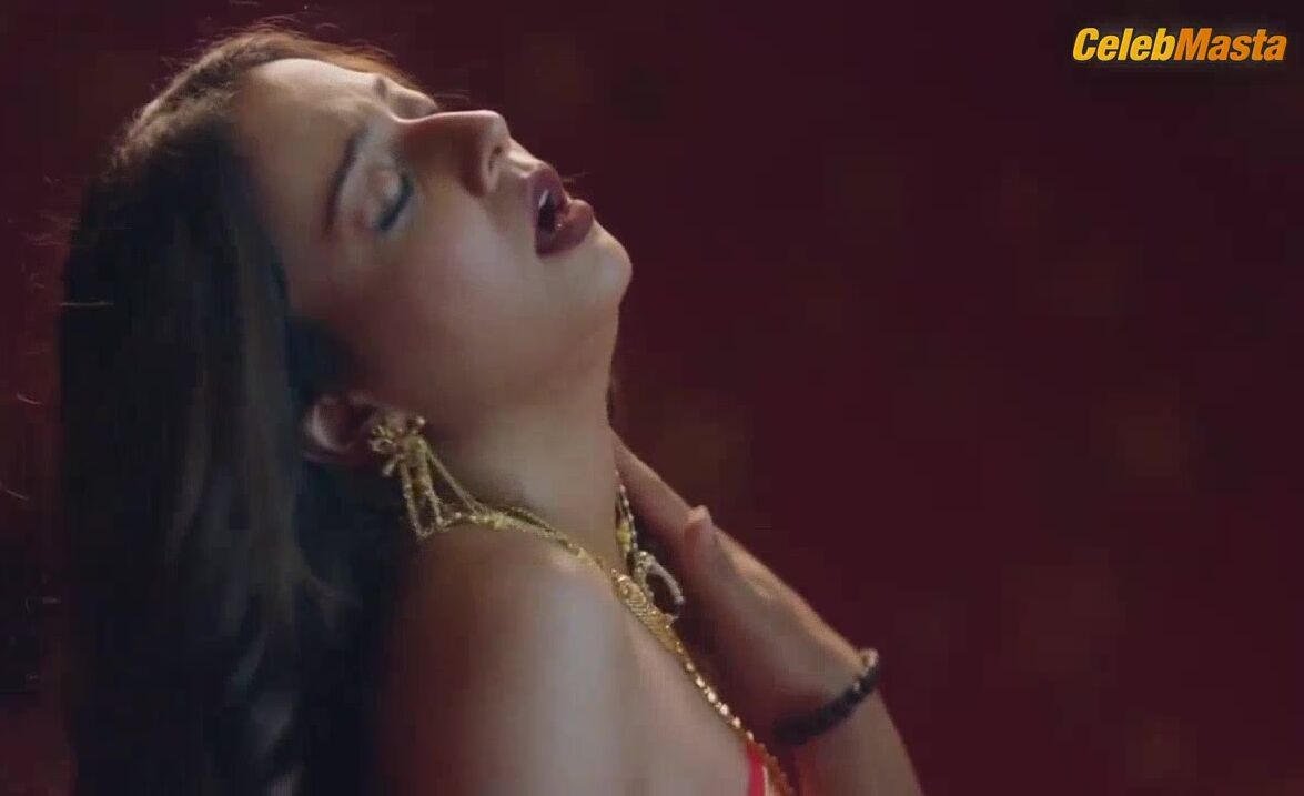 Madhurima Roy Shows Booty And Tits Scene In Fuh Se Fantasy - Photo 2 of 5 photo 5