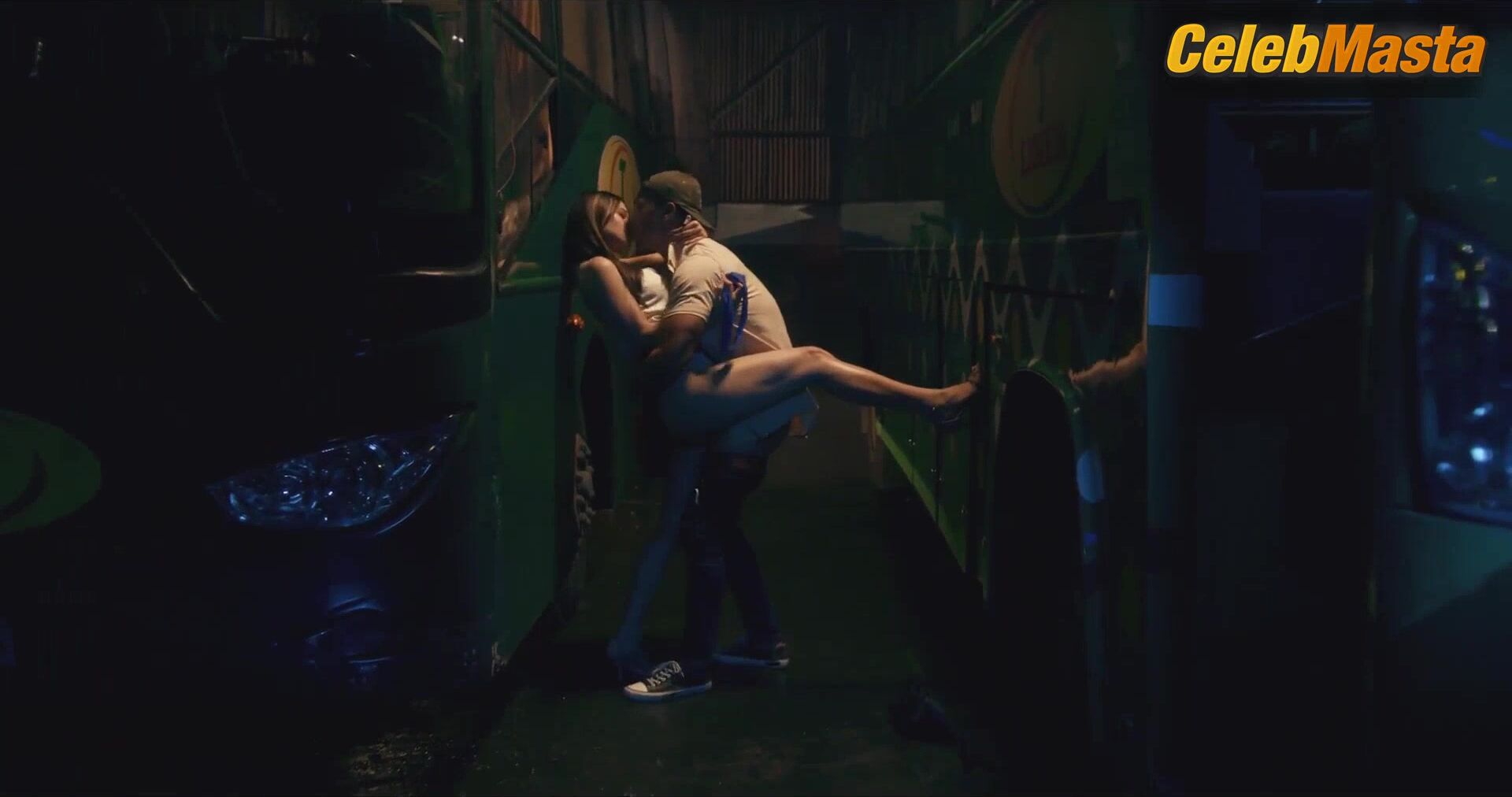 Angeli Khang Ass, Boobs Scene In Tayuan - Photo 2 of 5