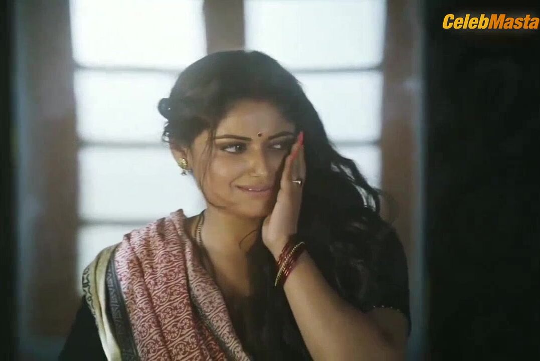 Sneha Paul ’s Steamy Scene In Charmsukh - Photo 2 of 5
