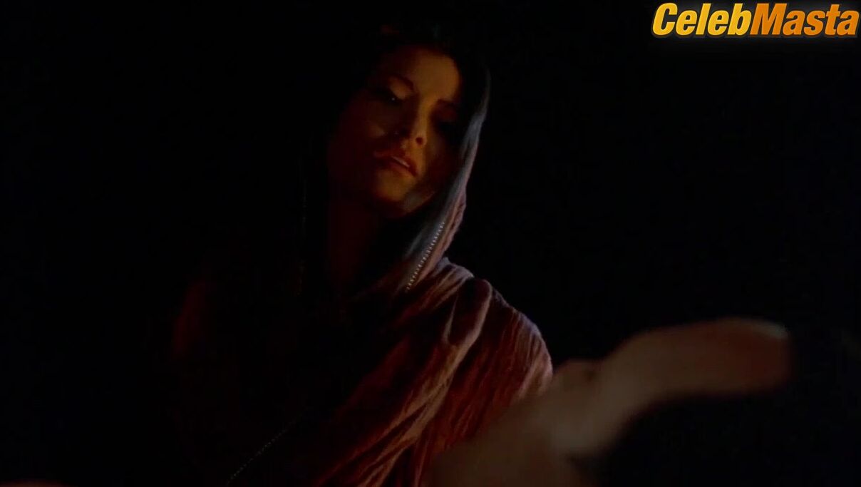 Kelly Hu Shows Off Sexy Scene In The Scorpion King - Photo 2 of 5 photo 1