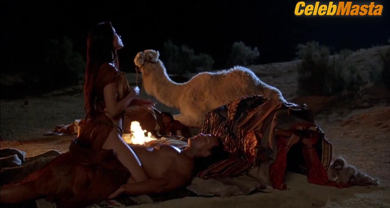 Kelly Hu Shows Off Sexy Scene In The Scorpion King - Photo 2 of 5 photo 5