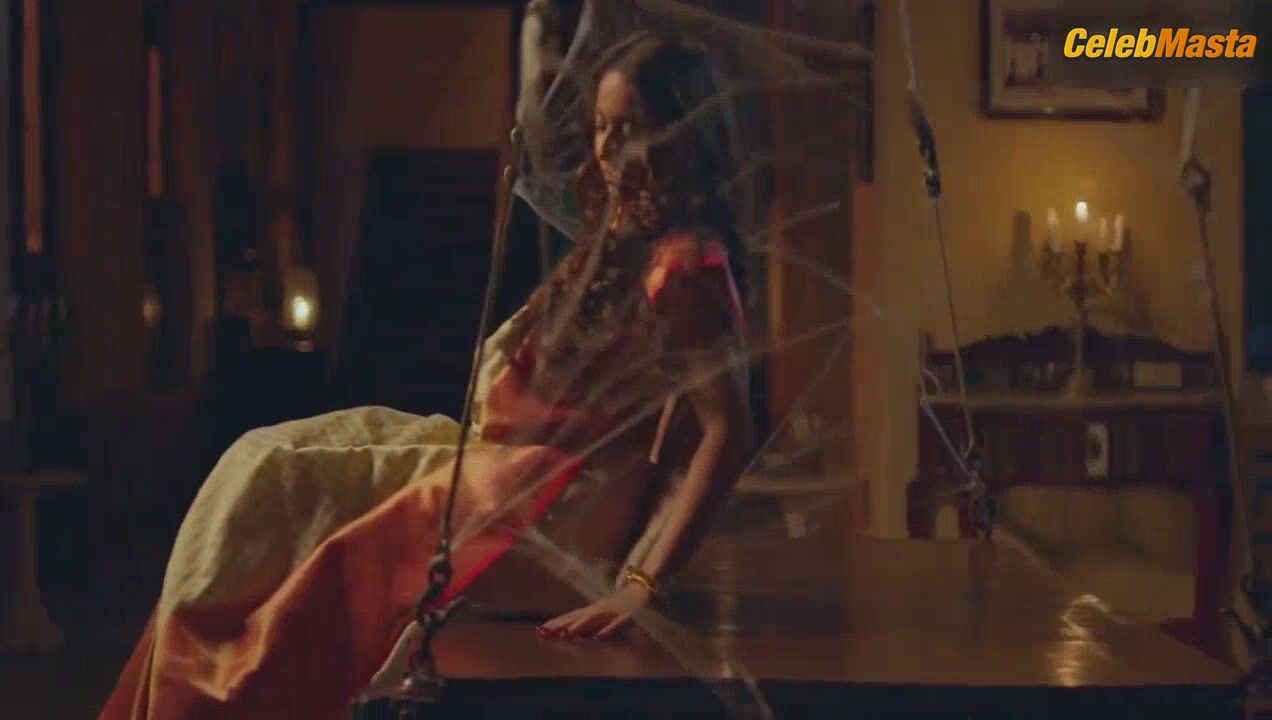 Madhurima Roy Butt, Breasts Scene In Fuh Se Fantasy - Photo 3 of 5 photo 4