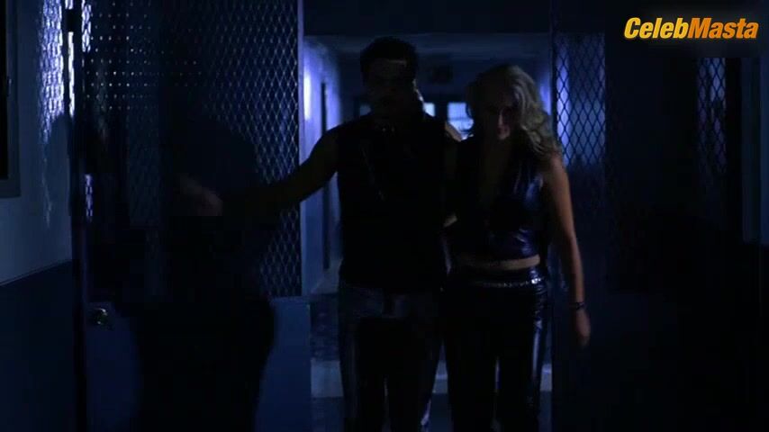 Jodi Lyn O'keefe Jodi Lyn O’keefe’s Tits Scene - Photo 2 of 5
