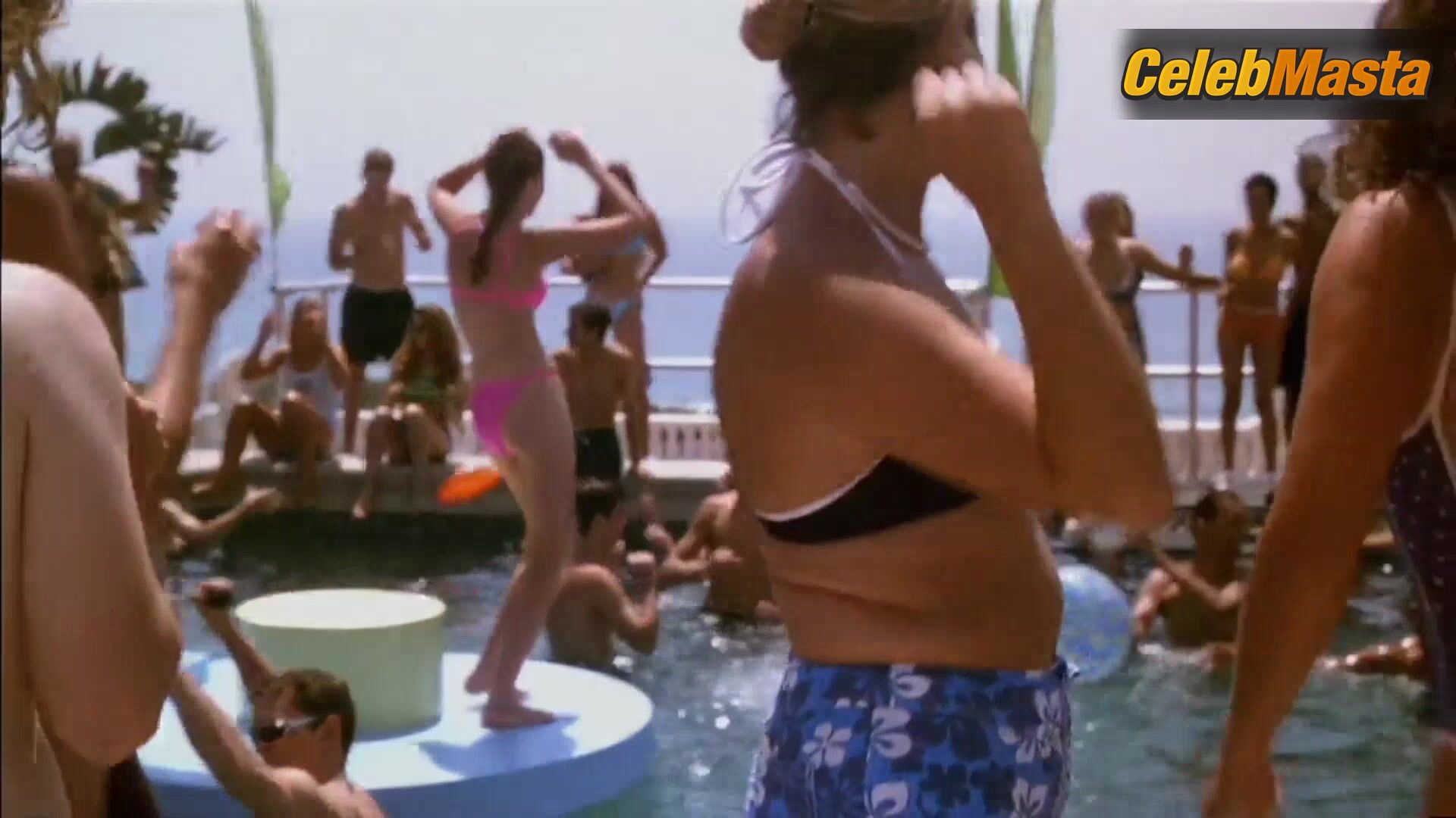 Jodi Lyn O'keefe Jodi Lyn O’keefe’s Bikini Scene - Photo 2 of 5