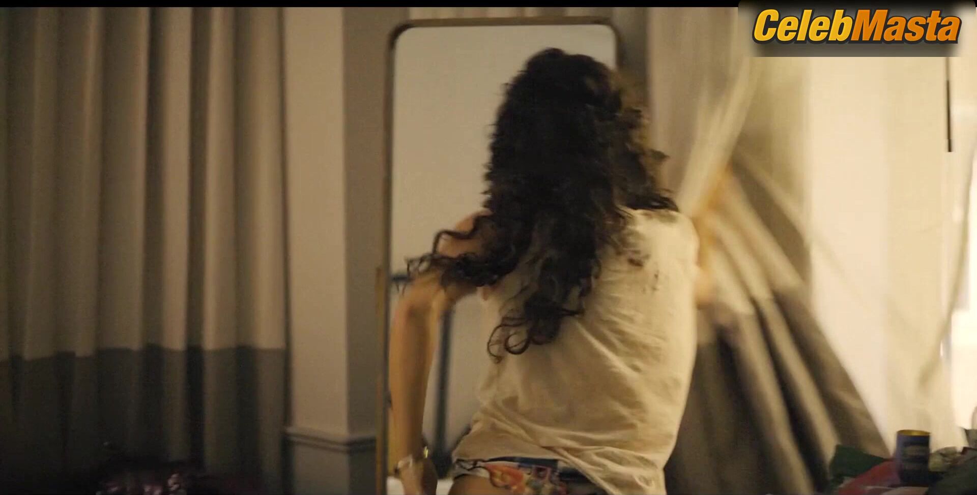 Odessa A'zion Odessa A’zion Flaunts Underwear Scene - Photo 1 of 5