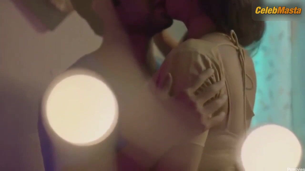 Sneha Paul Reveals Booty And Boobs Scene In Charmsukh - Photo 2 of 5 photo 1