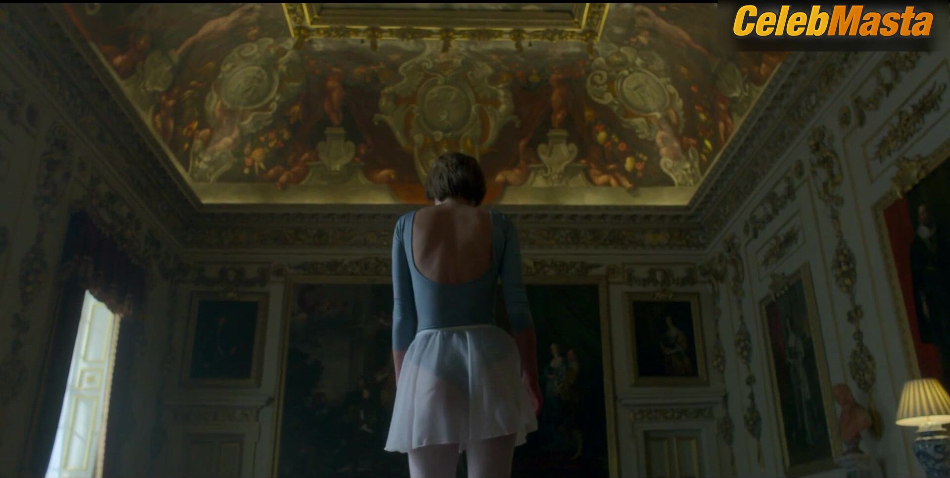 Emma Corrin ’s Sexy Scene From The Crown - Photo 3 of 5 photo 1