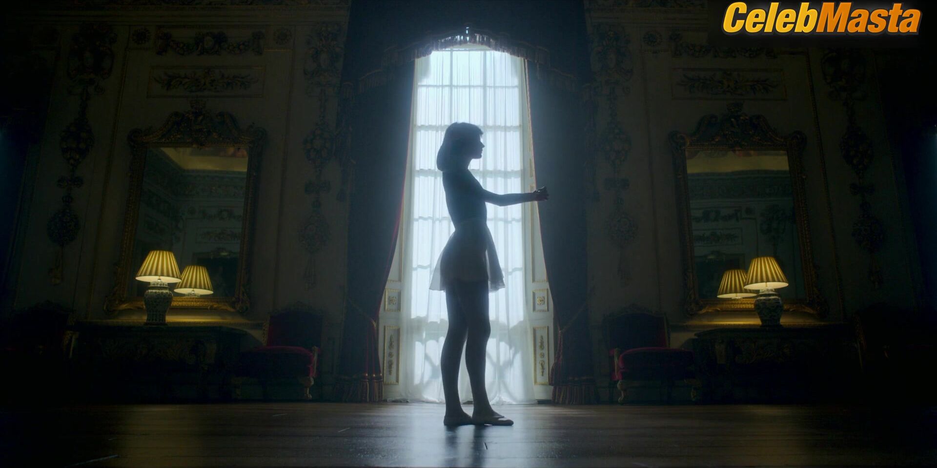 Emma Corrin ’s Sexy Scene From The Crown - Photo 3 of 5 photo 2