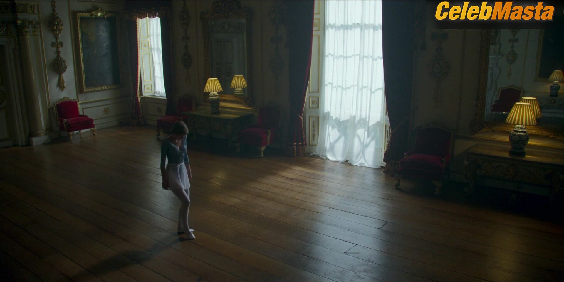 Emma Corrin ’s Sexy Scene From The Crown - Photo 3 of 5 photo 4