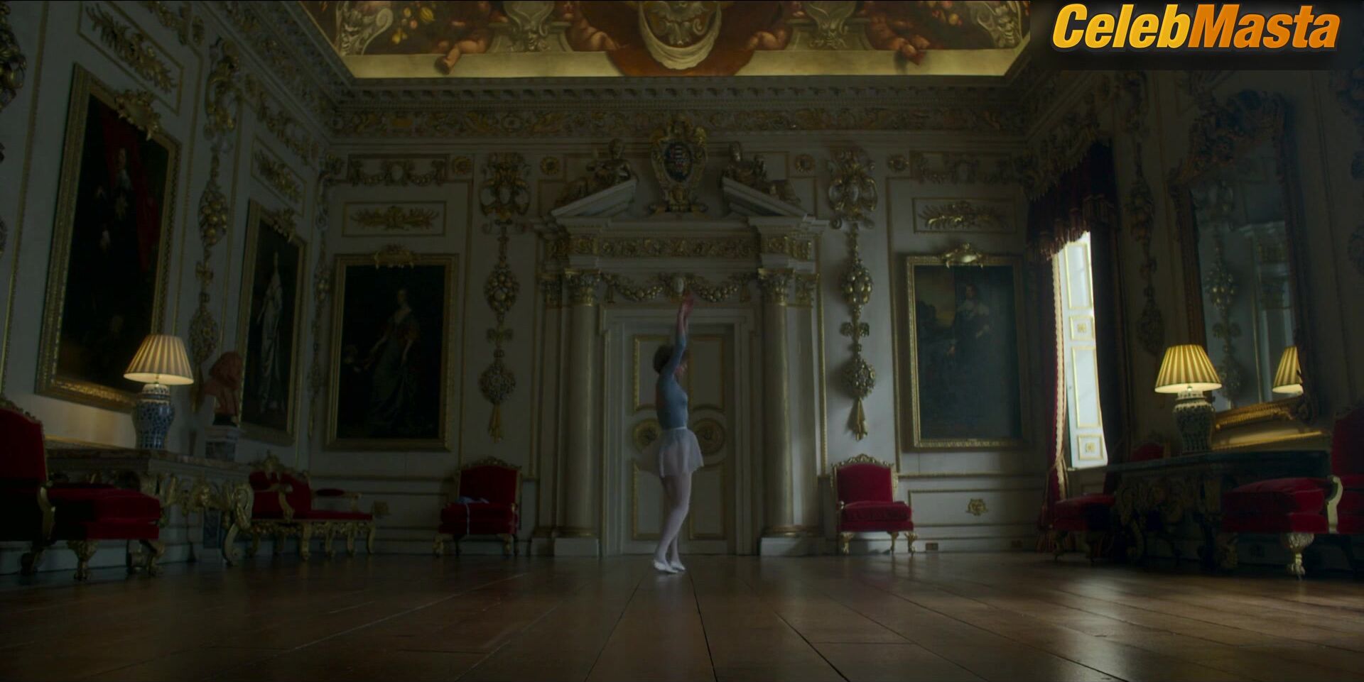 Emma Corrin ’s Sexy Scene From The Crown - Photo 3 of 5 photo 5