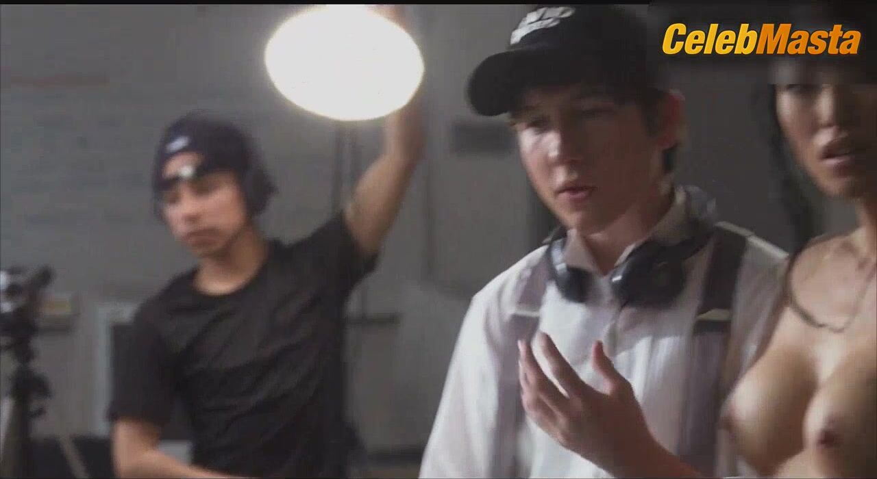 Sung Hi Lee ’s Tits Scene In The Girl Next Door - Photo 2 of 5