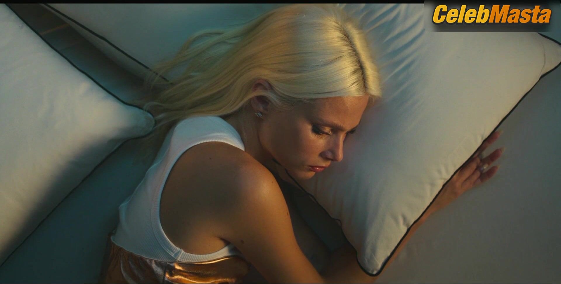 Valentina Zenere ’s Underwear Scene In Elite - Photo 2 of 5 photo 1