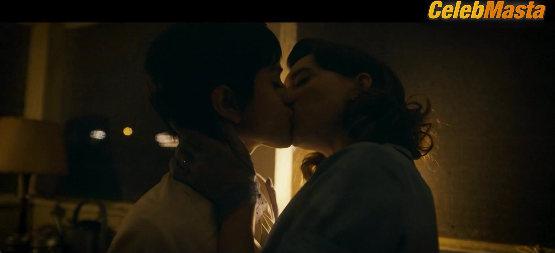Daisy Edgar-jones And Sasha Calle Reveal Lesbian Scene In On - Photo 1 of 5