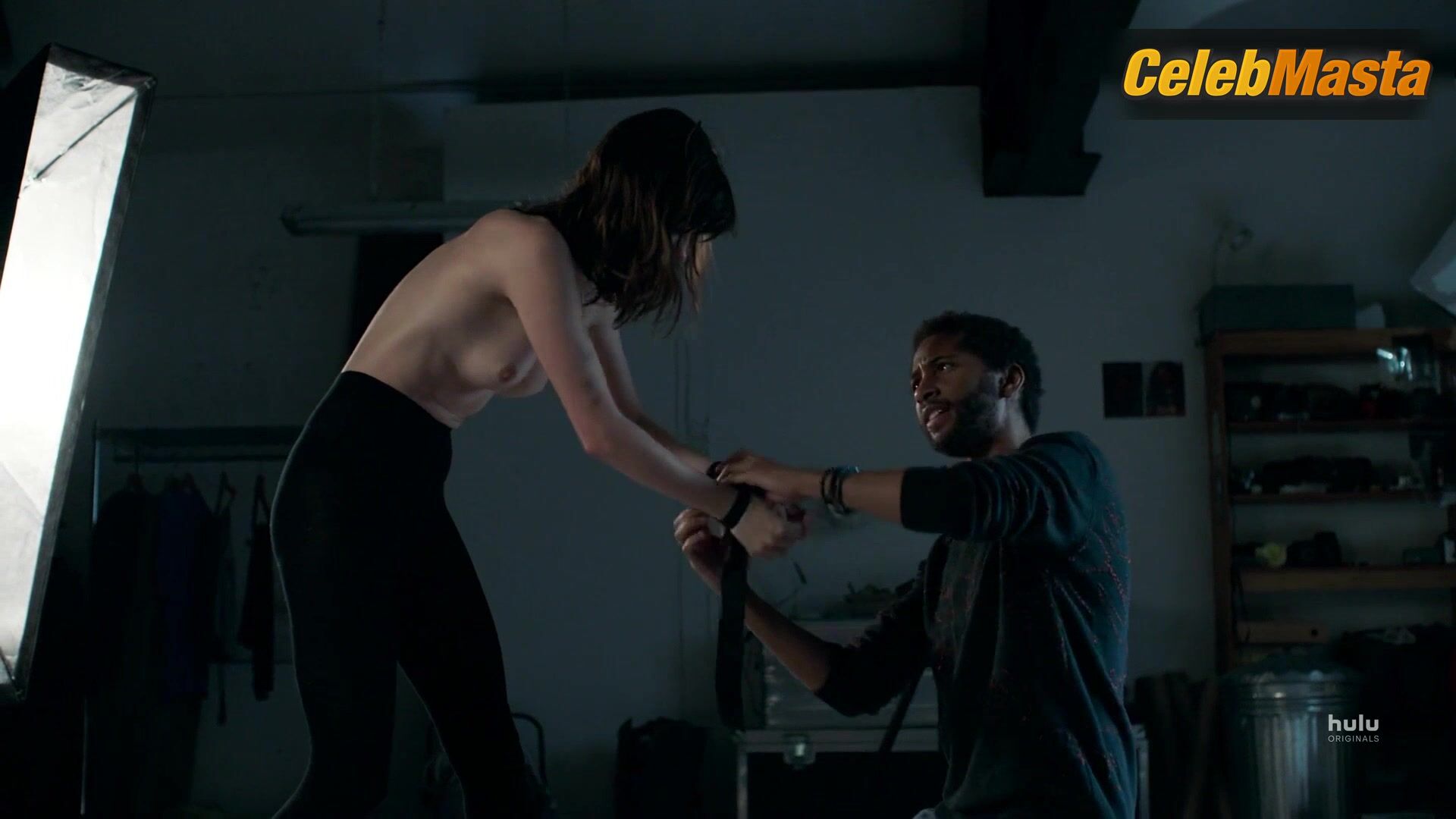 Daisy Edgar-jones Flaunts Boobs, Underwear Scene In Normal - Photo 3 of 5 photo 1